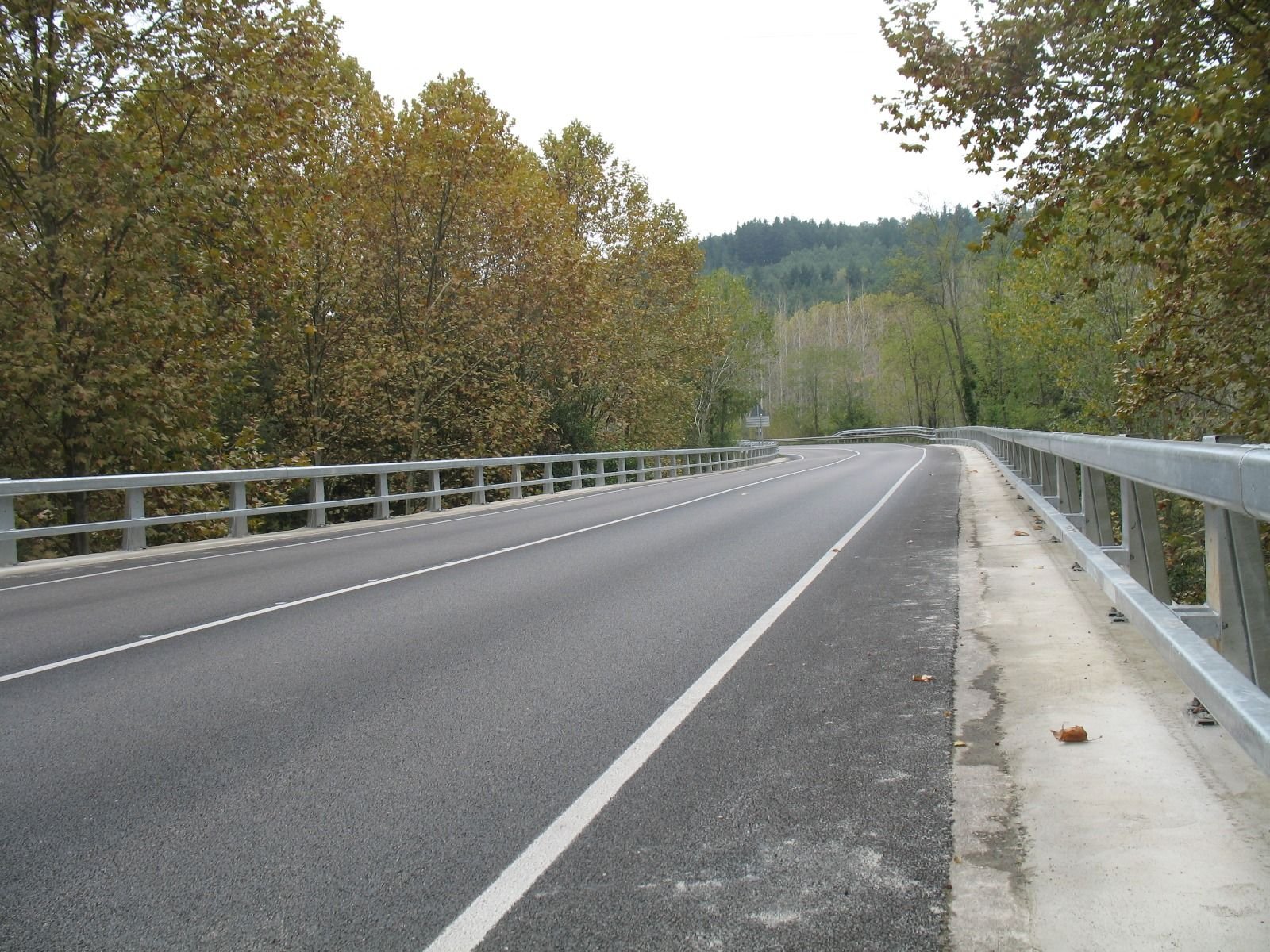 Galvanized parapet on a road bridge